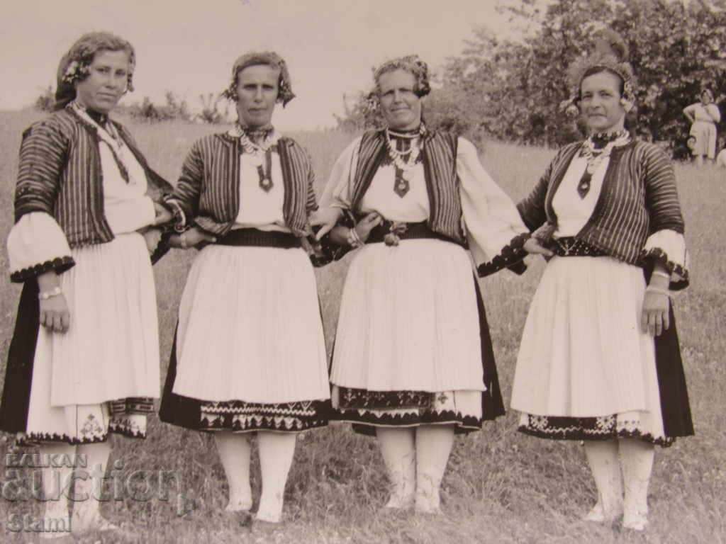 Auction Photo married in a trap national costume, 60s XX Auction Photo married in a trap national costume, 60s XX