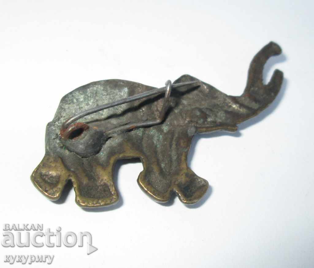 Delivery of Old women's brooch jewelry jewelry elephant elephant for good luck Delivery of Old women's brooch jewelry jewelry elephant elephant for good luck