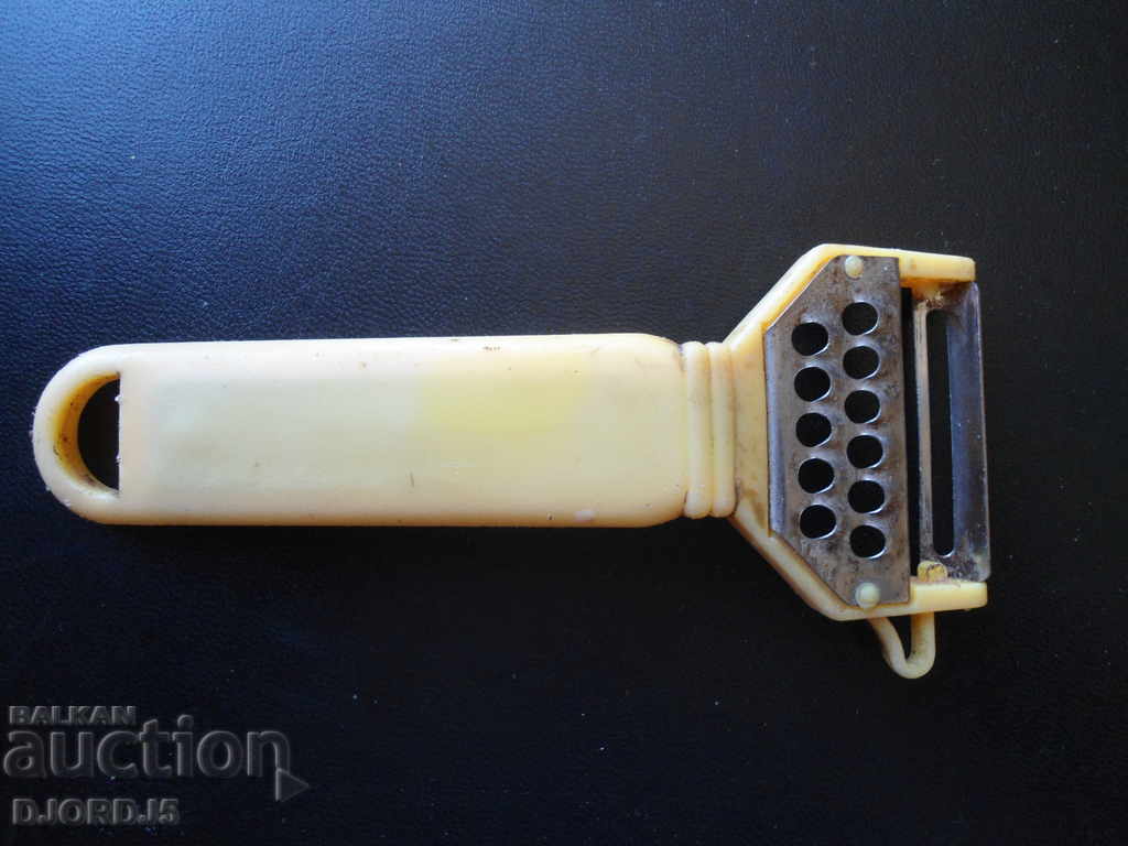 Old home appliance with price 2.00 BGN | € 1.02 Old home appliance with price 2.00 BGN | € 1.02