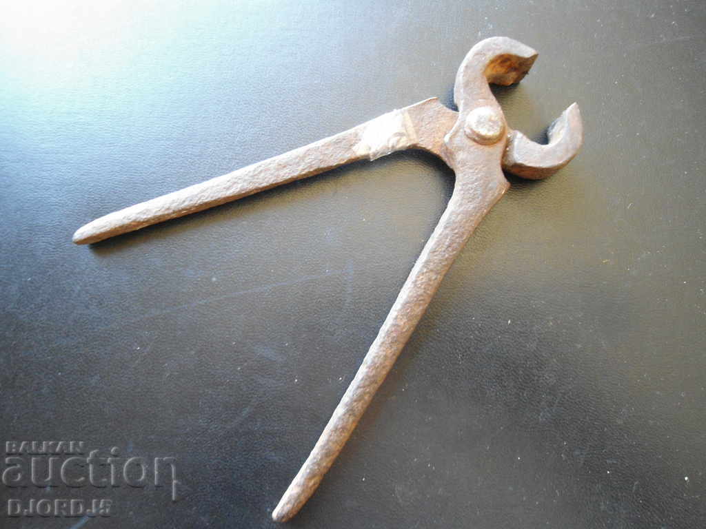 Old pliers with price 3.00 BGN | € 1.53 Old pliers with price 3.00 BGN | € 1.53