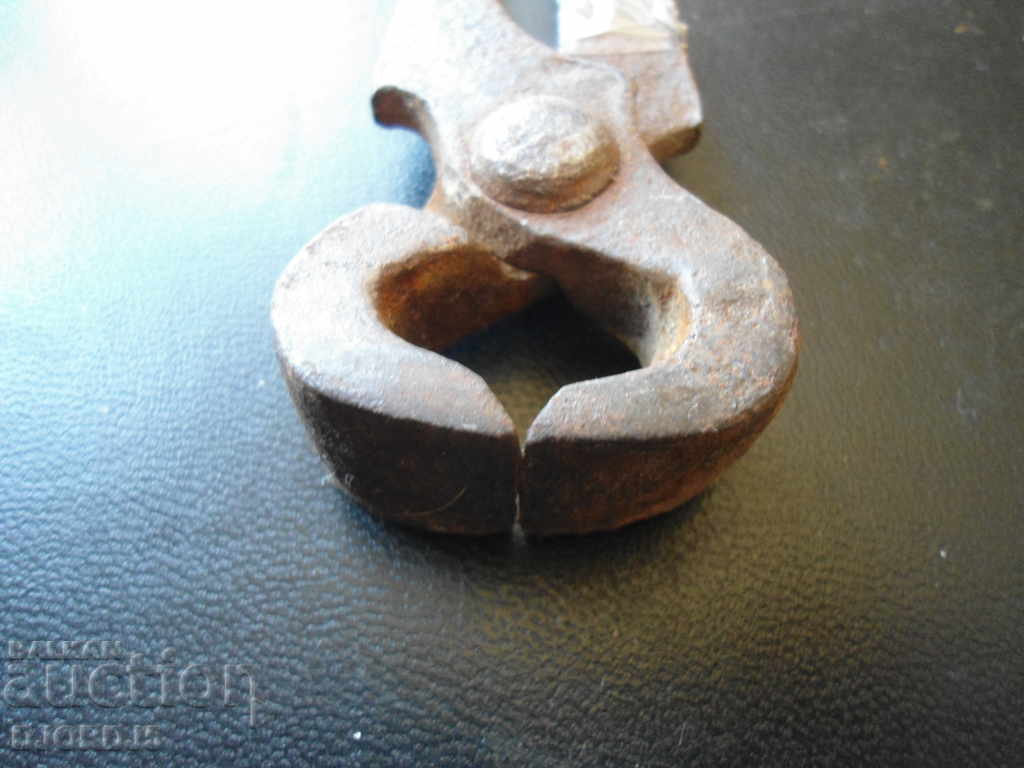 Auction Old pliers Auction Old pliers