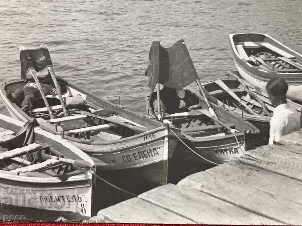 Auction  Anhialo The port of Lodkari whips aylak