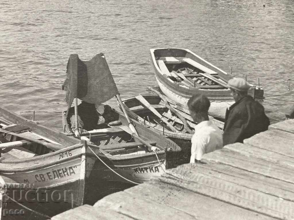 Delivery of Anhialo The port of Lodkari whips aylak