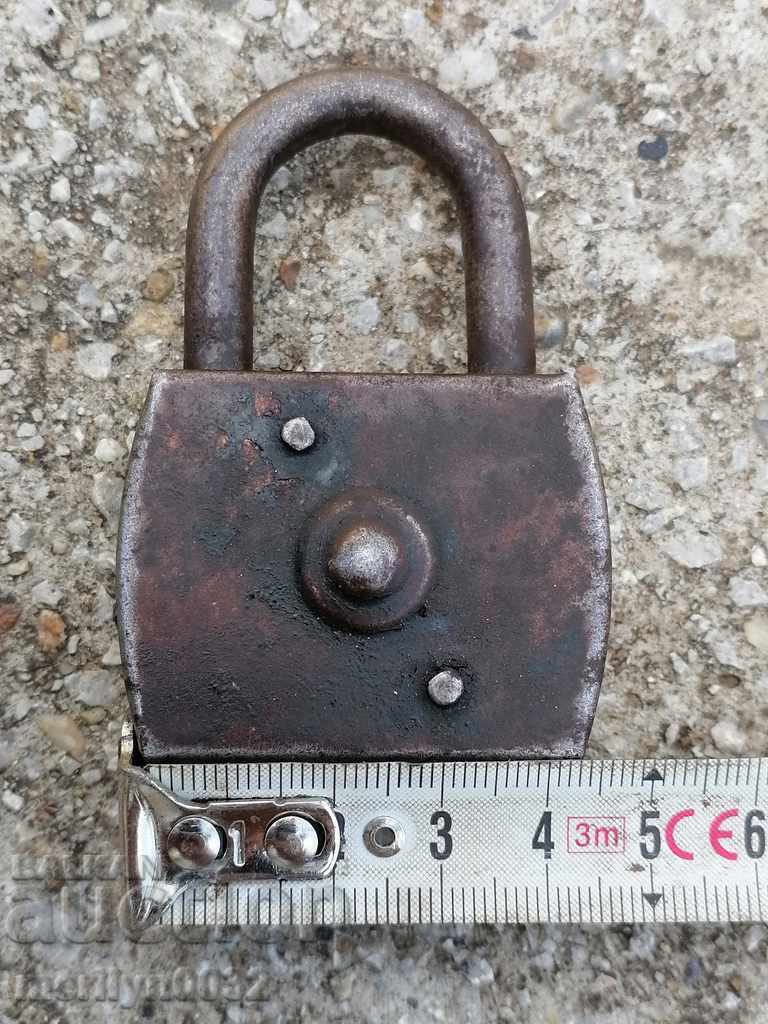 Delivery of Old padlock with key, suitcase, padlock, latch, lock Delivery of Old padlock with key, suitcase, padlock, latch, lock