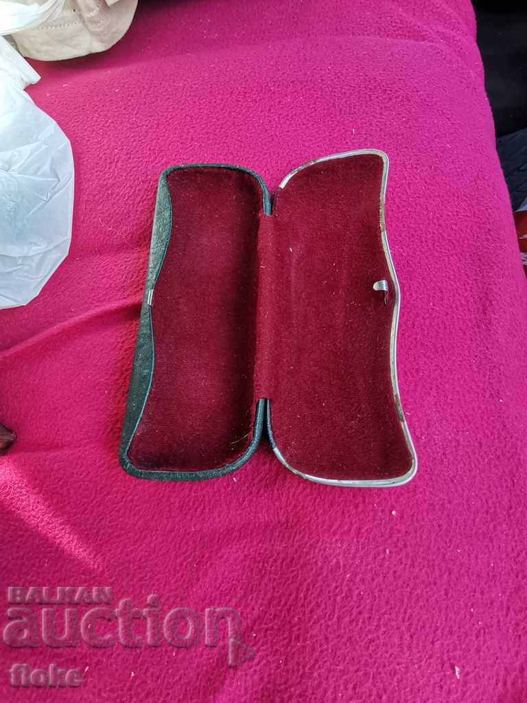 Auction  Spectacle Box