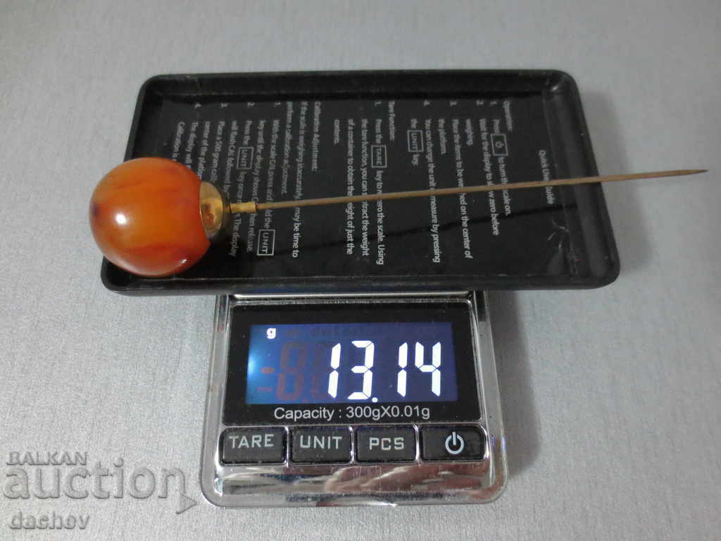 Μια σπάνια βελόνα με μεγάλο κεχριμπαρένιο στολίδι από τις αρχές του 20ου αιώνα με τιμή 60.00 BGN | € 30.68