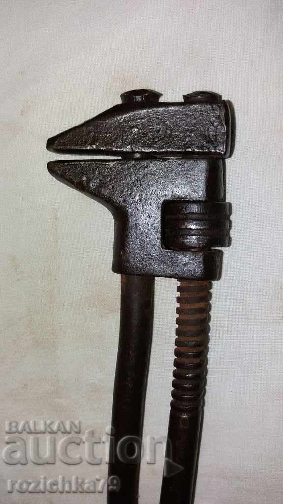 Delivery of An old wrench tightens Delivery of An old wrench tightens