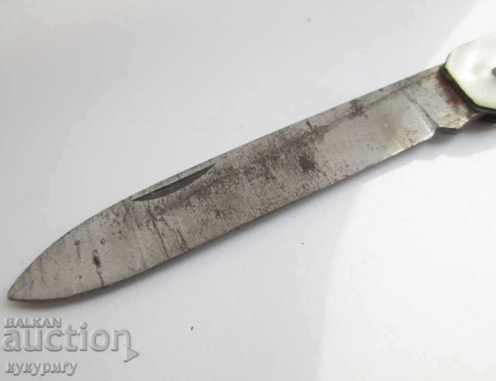 Delivery of Old pocket knife with rocket space keychain Delivery of Old pocket knife with rocket space keychain