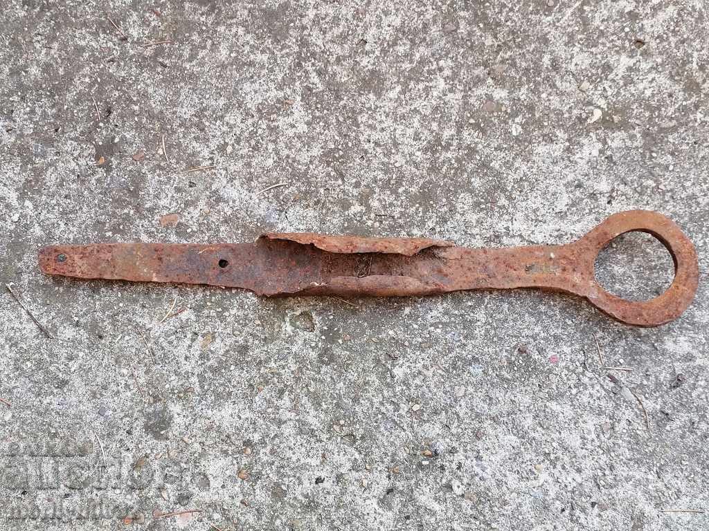 Auction Old metal wrought iron hanger primitive Auction Old metal wrought iron hanger primitive