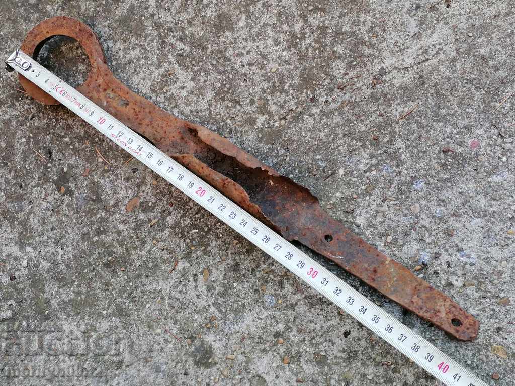 Old metal wrought iron hanger primitive - 6 Old metal wrought iron hanger primitive - 6