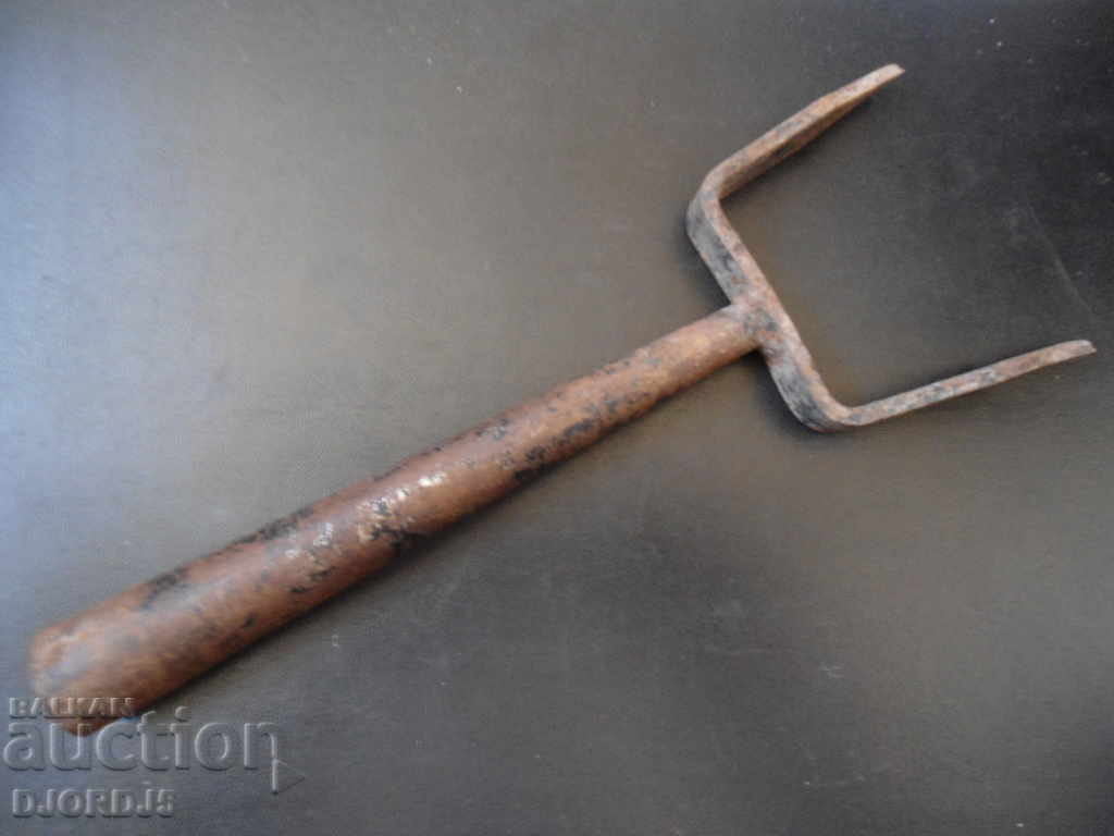 Delivery of An old anvil