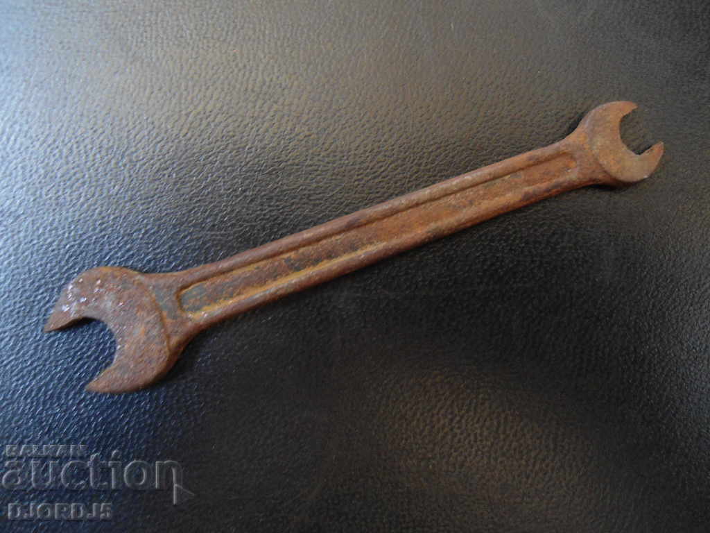Old little key 7-9, marking