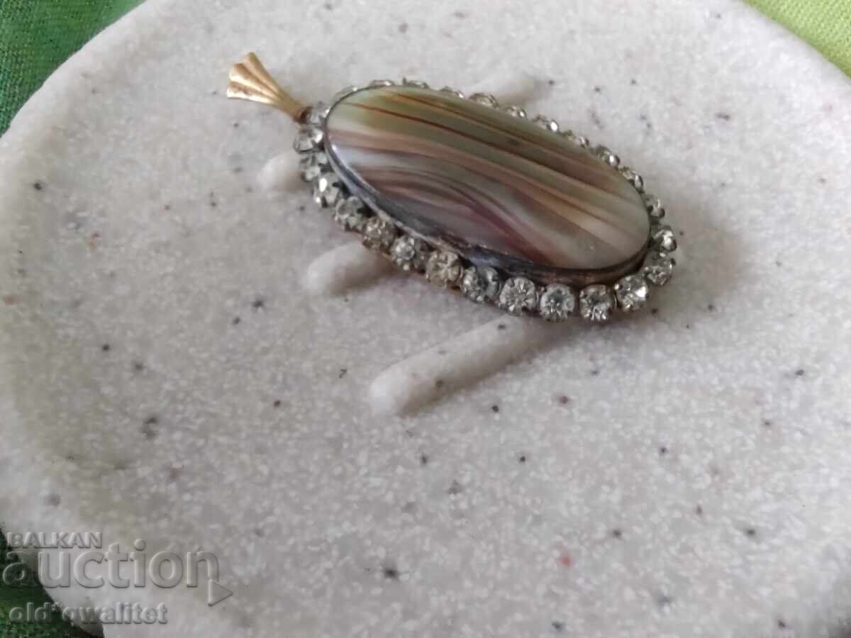 Delivery of Pendant Medallion Attractive Ornament Delivery of Pendant Medallion Attractive Ornament