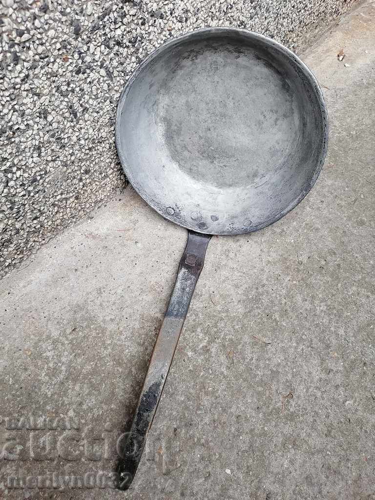 An old copper pan, a baker, a tray, a copper pot - 7 An old copper pan, a baker, a tray, a copper pot - 7