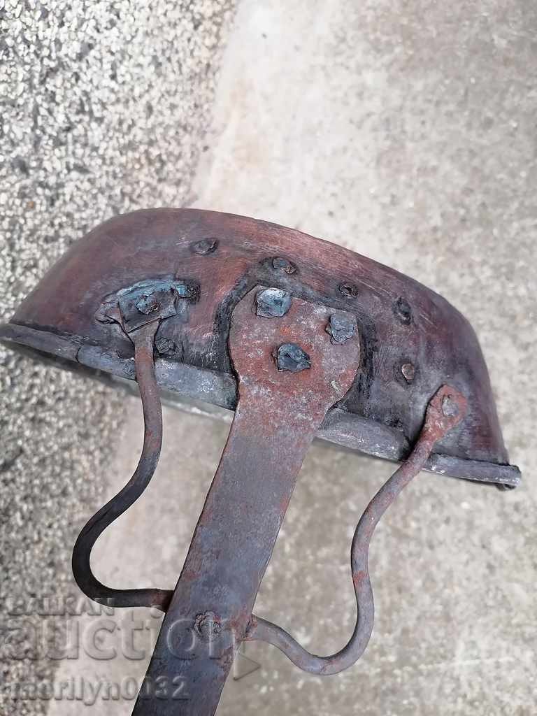 Delivery of An old copper pan, a baker, a tray, a copper pot Delivery of An old copper pan, a baker, a tray, a copper pot