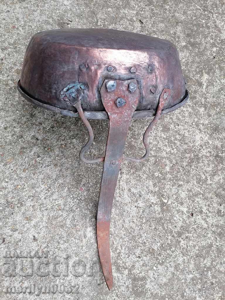 An old copper pan, a baker, a tray, a copper pot - 5 An old copper pan, a baker, a tray, a copper pot - 5