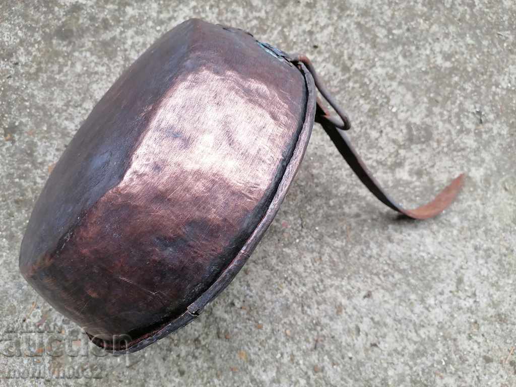 An old copper pan, a baker, a tray, a copper pot - 6 An old copper pan, a baker, a tray, a copper pot - 6