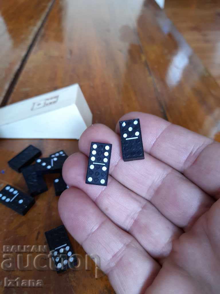 Old domino - 5 Old domino - 5