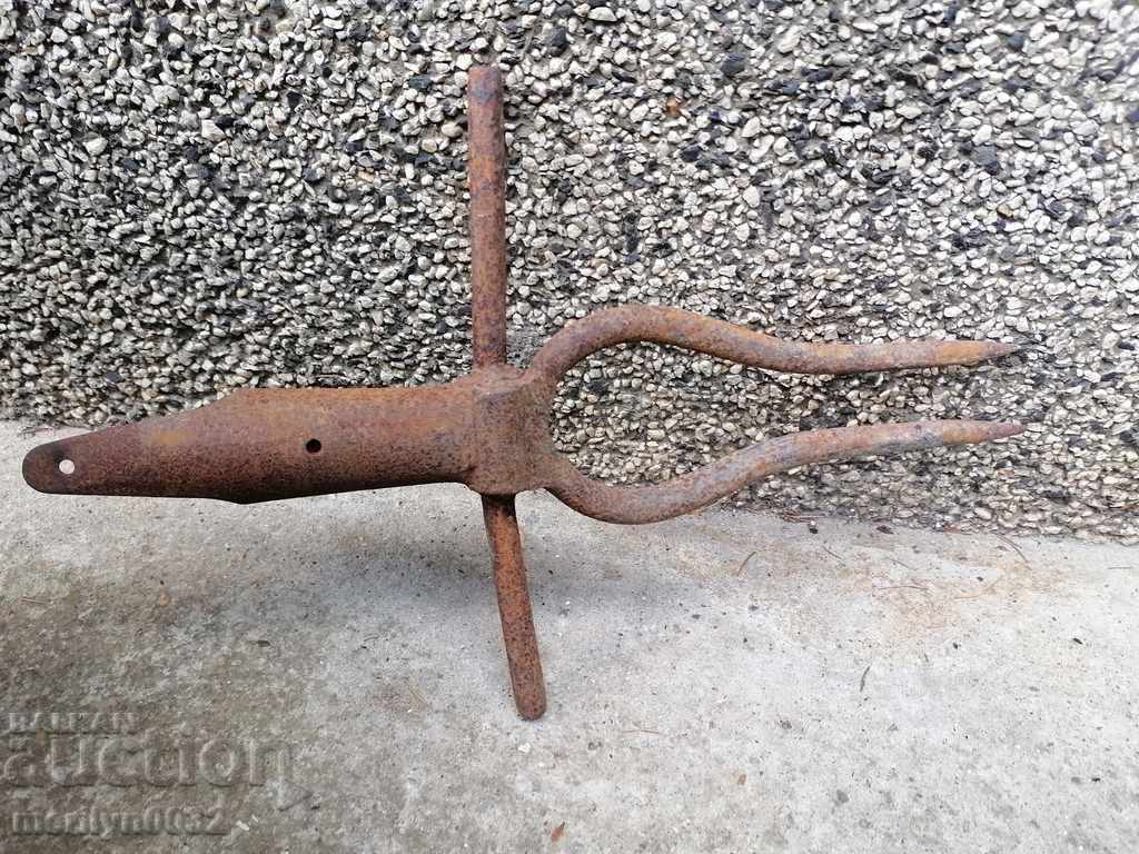 Licitație Vechi forjate dvuzabets, vila, fier forjat