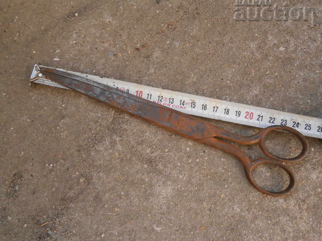 old scissors with price 31.00 BGN | € 15.85 old scissors with price 31.00 BGN | € 15.85