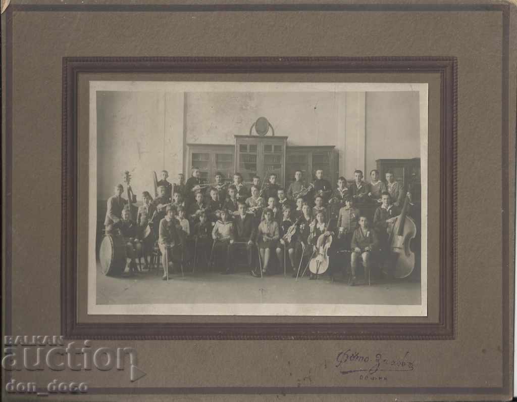 Orchestra of the 3rd junior high school in Sofia. Photo by Zakhov