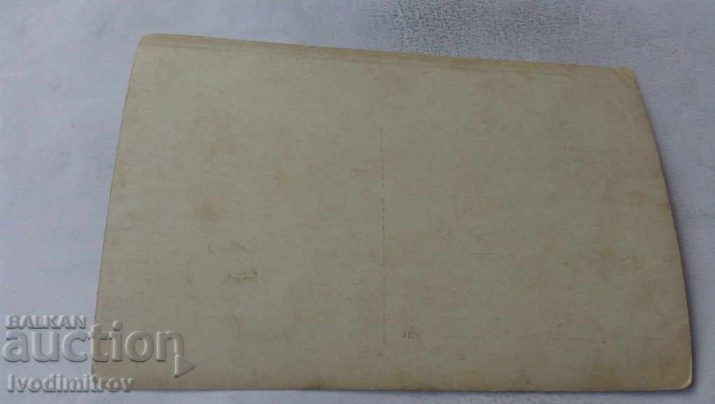 Снимка Момиче с акордеон с приятели на излед с цена 2.35 лв. | € 1.20 Снимка Момиче с акордеон с приятели на излед с цена 2.35 лв. | € 1.20