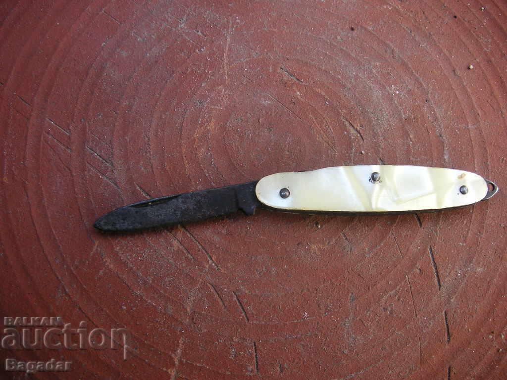 A pocket knife with price 25.00 BGN | € 12.78 A pocket knife with price 25.00 BGN | € 12.78