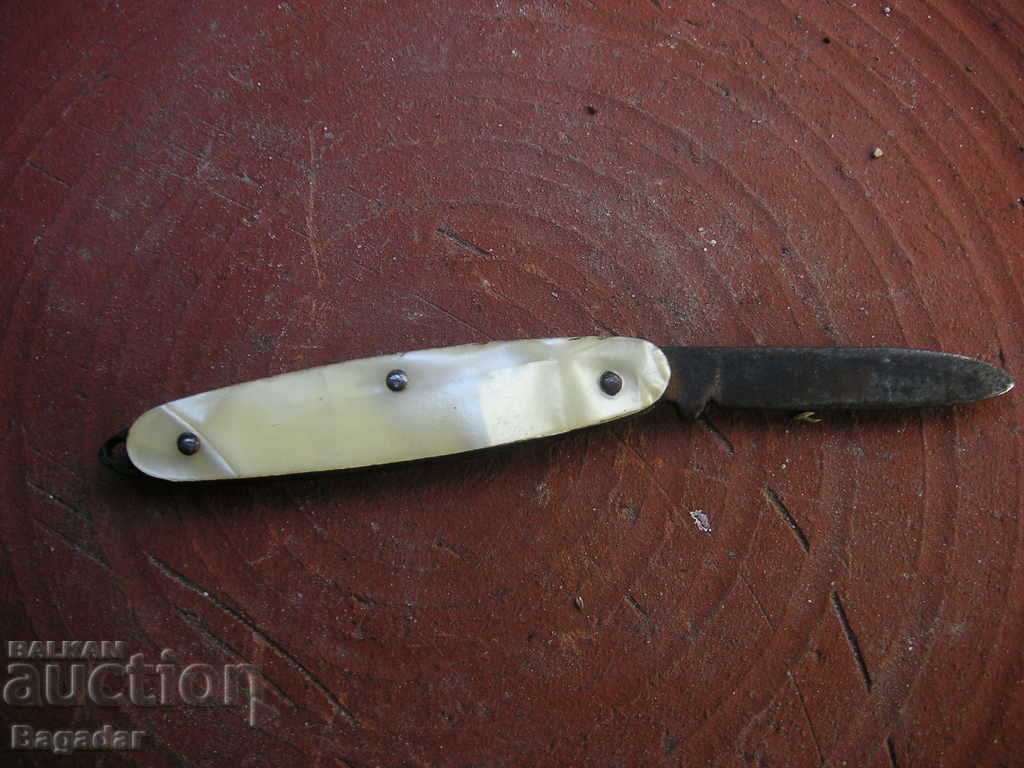 Auction A pocket knife Auction A pocket knife