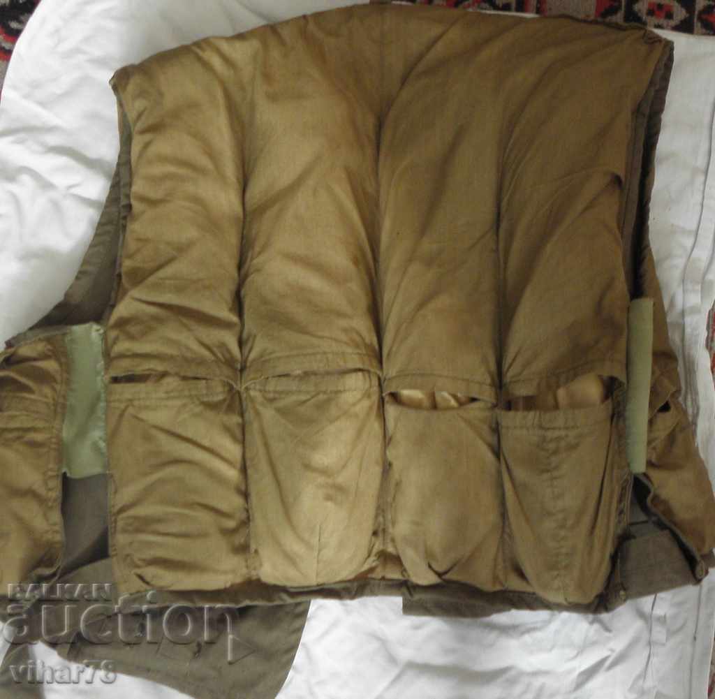 An old military vest - 5