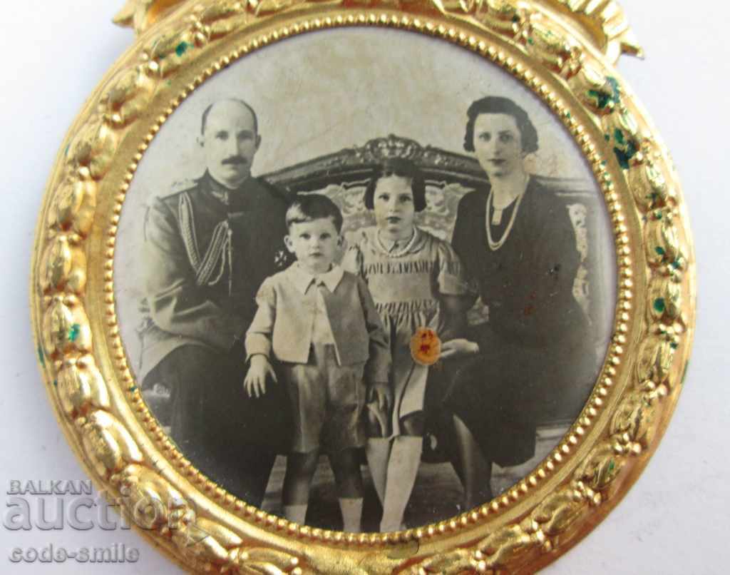 Auction Old photo photograph The royal family with a gilded frame Auction Old photo photograph The royal family with a gilded frame