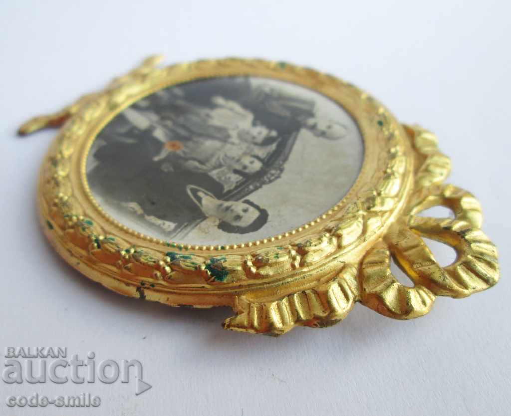 Delivery of Old photo photograph The royal family with a gilded frame Delivery of Old photo photograph The royal family with a gilded frame