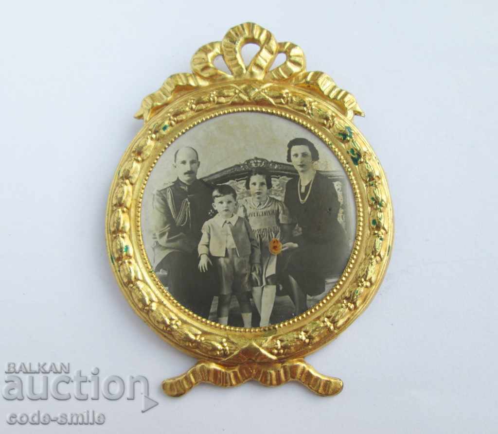 Old photo photograph The royal family with a gilded frame
