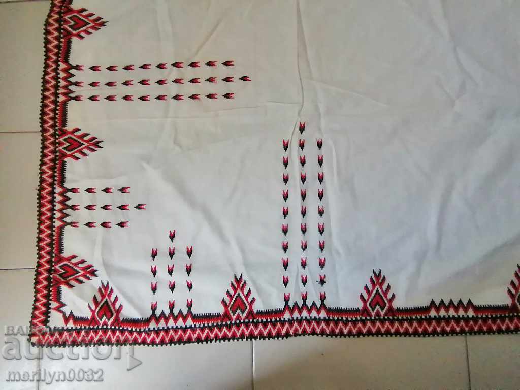 Auction Old embroidered square 1.38 / 1.38 m tablecloth Bulgarian embroidery Auction Old embroidered square 1.38 / 1.38 m tablecloth Bulgarian embroidery