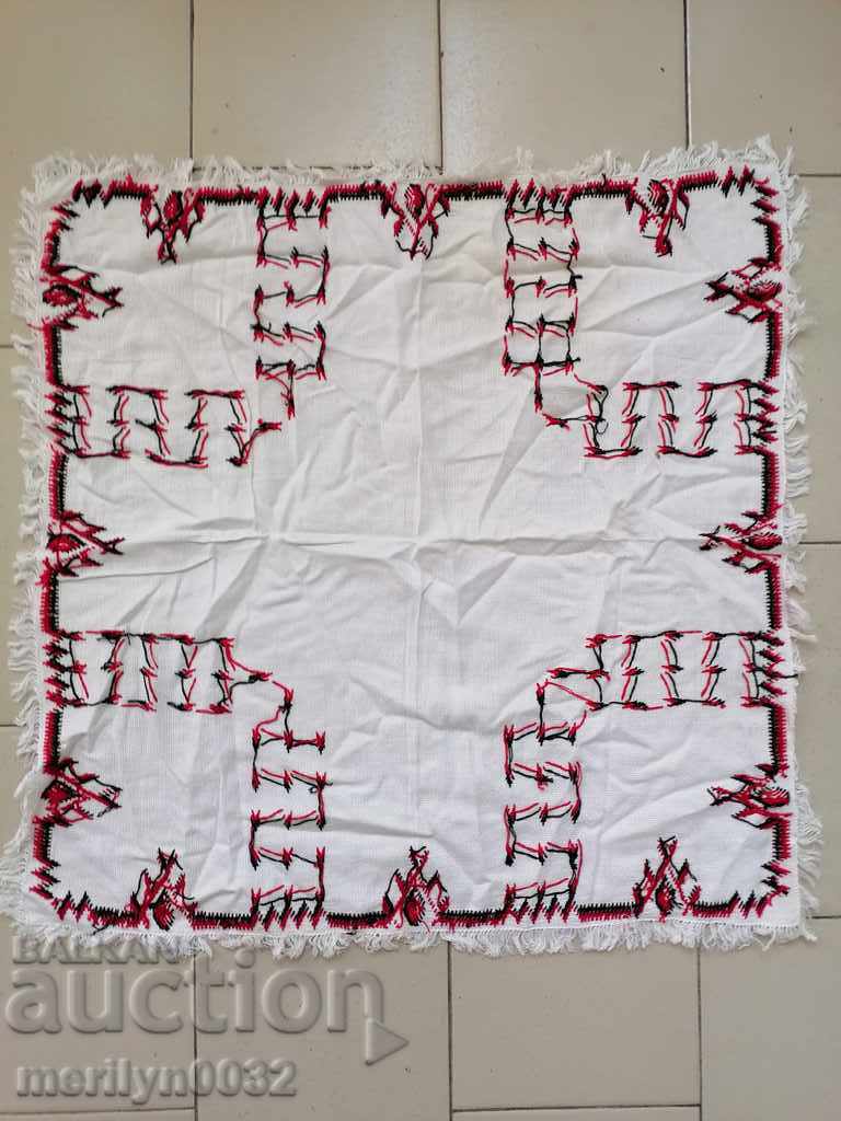 Vechi fețe de masă brodate în carouri brodate bulgărești cu preț 29.00 BGN | € 14.83 Vechi fețe de masă brodate în carouri brodate bulgărești cu preț 29.00 BGN | € 14.83