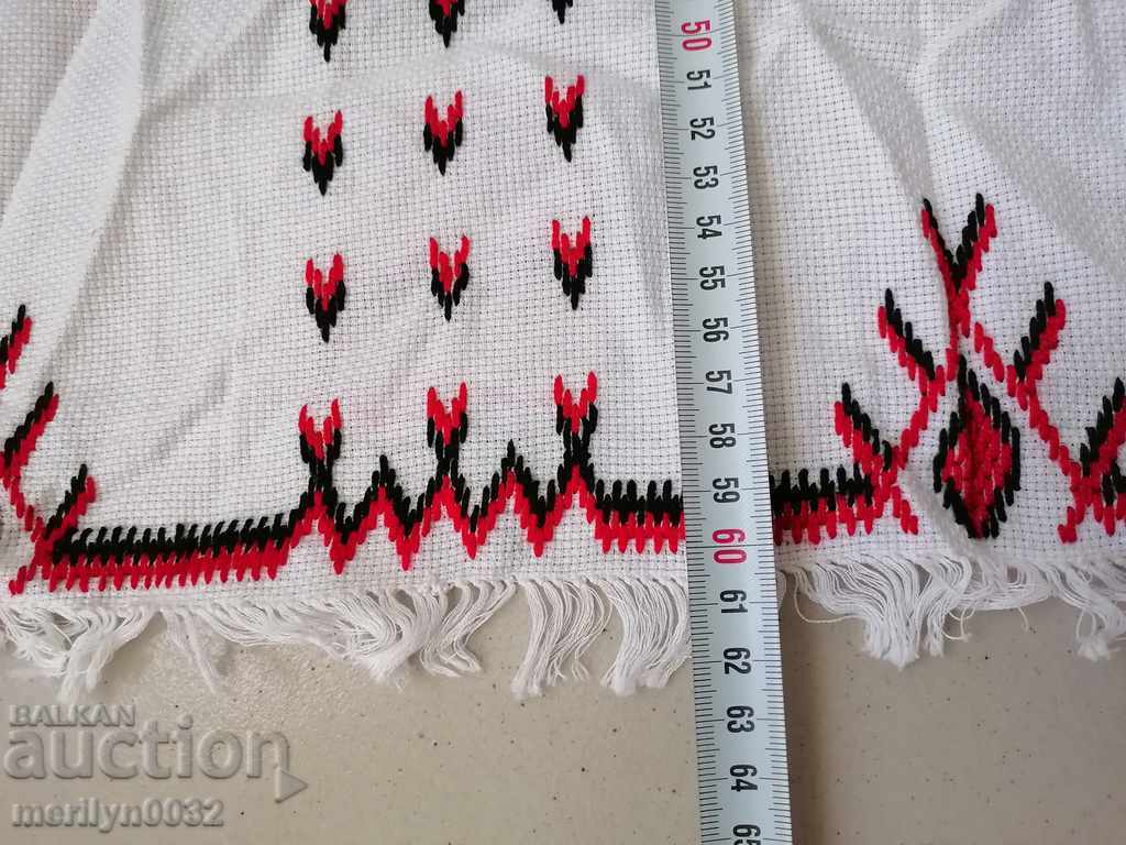 Vechi fețe de masă brodate în carouri brodate bulgărești - 6 Vechi fețe de masă brodate în carouri brodate bulgărești - 6
