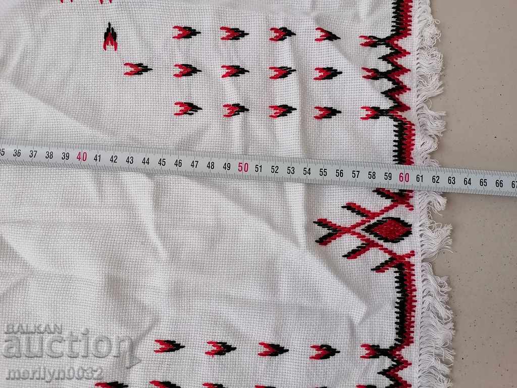 Vechi fețe de masă brodate în carouri brodate bulgărești - 7 Vechi fețe de masă brodate în carouri brodate bulgărești - 7