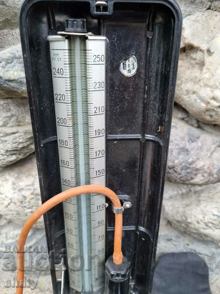 Old blood pressure monitor with price 80.00 BGN | € 40.90