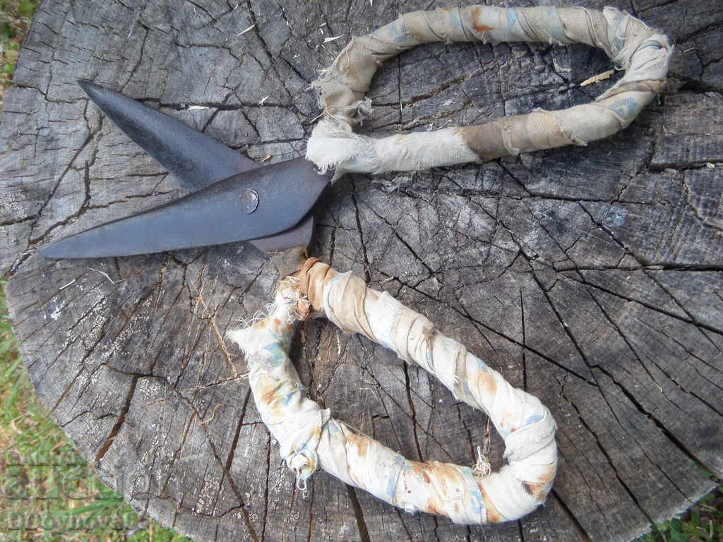 Forged scissors with price 17.95 BGN | € 9.18 Forged scissors with price 17.95 BGN | € 9.18