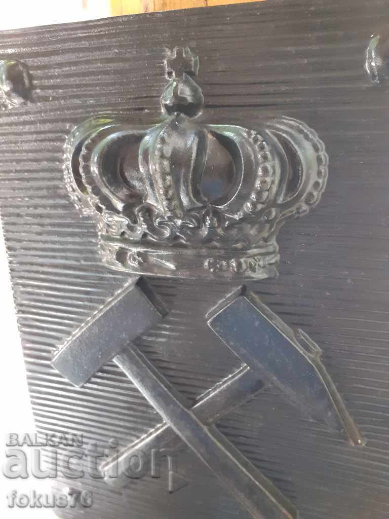 Auction Great cast iron panel with a crown plate 10 kg. embossed Auction Great cast iron panel with a crown plate 10 kg. embossed