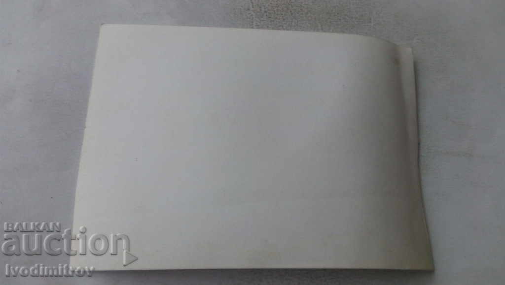 Φωτογραφία Δύο νεαροί άνδρες στην παραλία με τιμή 2.35 BGN | € 1.20 Φωτογραφία Δύο νεαροί άνδρες στην παραλία με τιμή 2.35 BGN | € 1.20