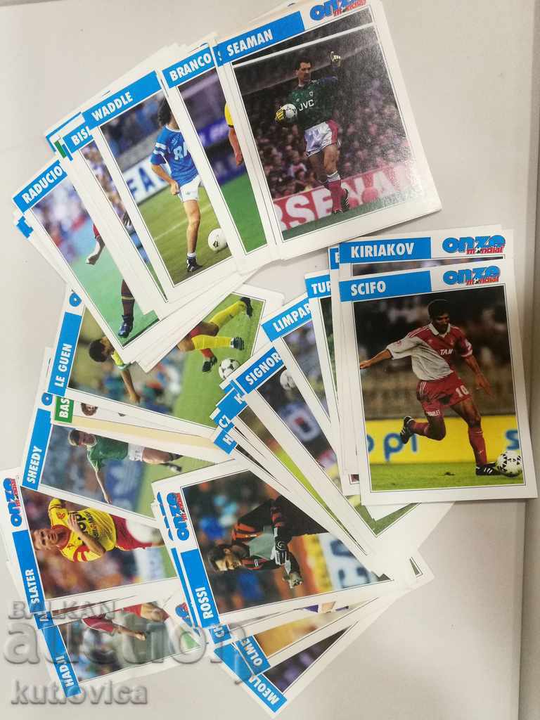 74 броя листчета на снимки на футболисти Onze mondeal