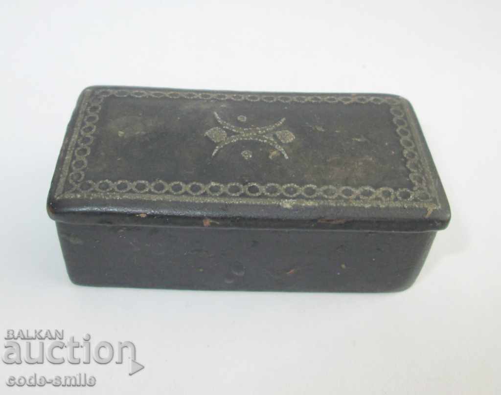 19 век стара кутийка папиемаше със сребърна интарзия