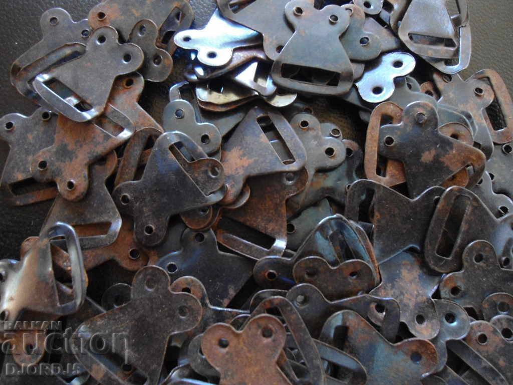 Πολλά μεταλλικά κουμπιά, συνδετήρες, 103 τεμάχια με τιμή 15.00 BGN | € 7.67