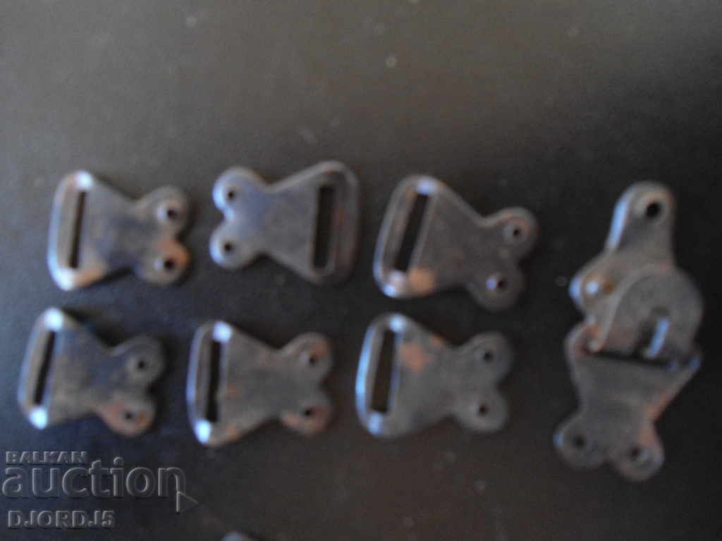 Δημοπρασία Πολλά μεταλλικά κουμπιά, συνδετήρες, 103 τεμάχια