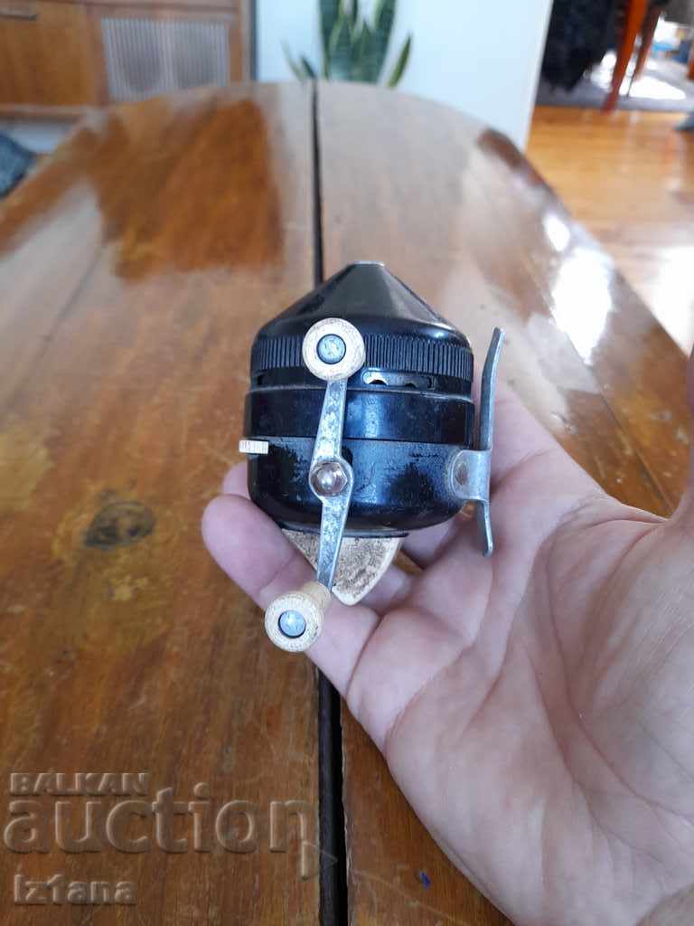 Vechea rolă de pescuit cu preț 25.00 BGN | € 12.78