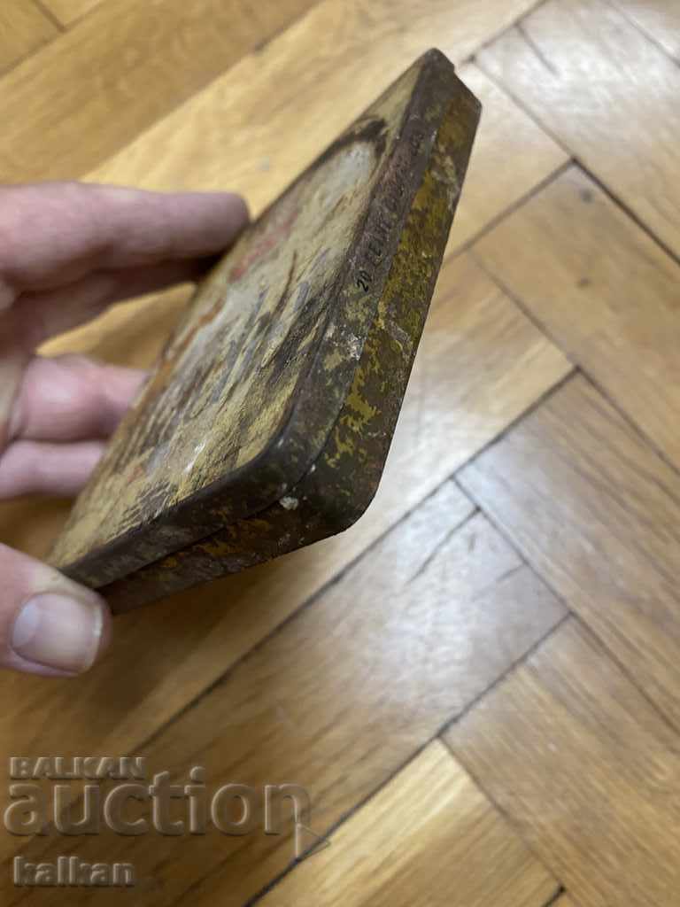 Auction Old metal box of cigarettes Auction Old metal box of cigarettes
