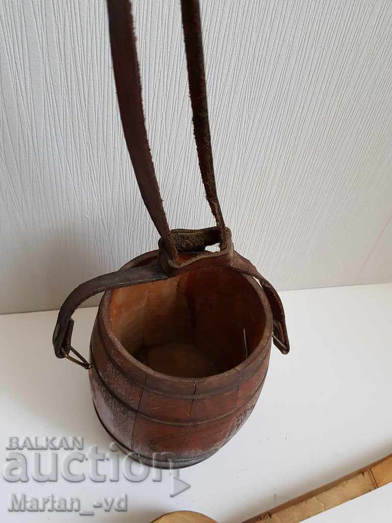 Auction  Wooden little barrel for a wall