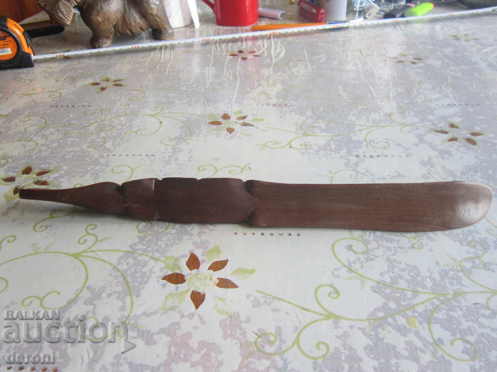 Auction Great wooden crocodile shoe figure Auction Great wooden crocodile shoe figure