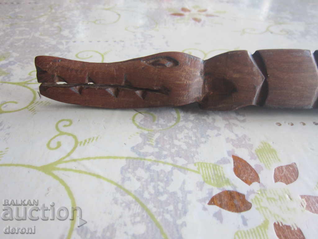 Delivery of Great wooden crocodile shoe figure Delivery of Great wooden crocodile shoe figure