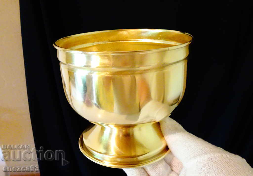 Brass candy dish, 10 cm diameter. with price 15.00 BGN | € 7.67 Brass candy dish, 10 cm diameter. with price 15.00 BGN | € 7.67